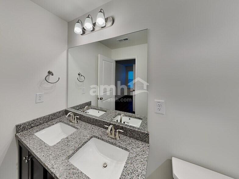 Building Photo - 7058 Creeksong Dr