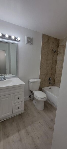 Building Photo - 12124 St.Andrews Place, 201