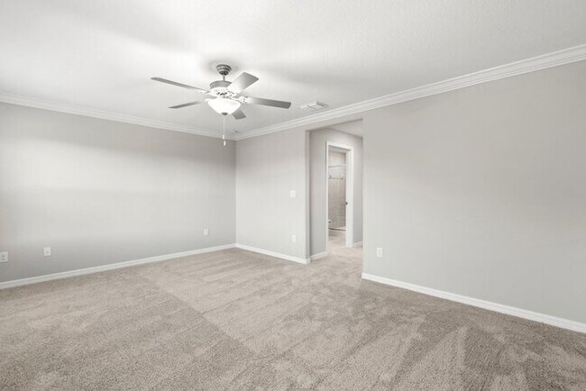 Building Photo - LIKE NEW Townhome in Willow Square!