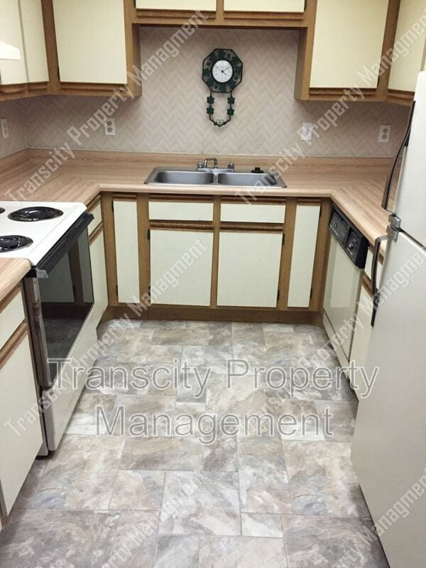 Building Photo - 1340 N Recker Rd