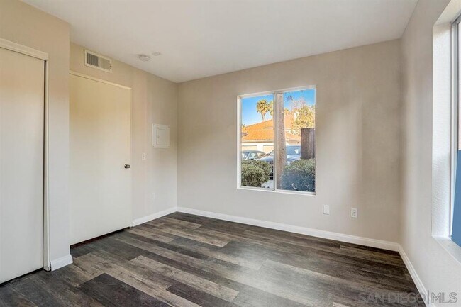 Building Photo - 330 Isthmus Way