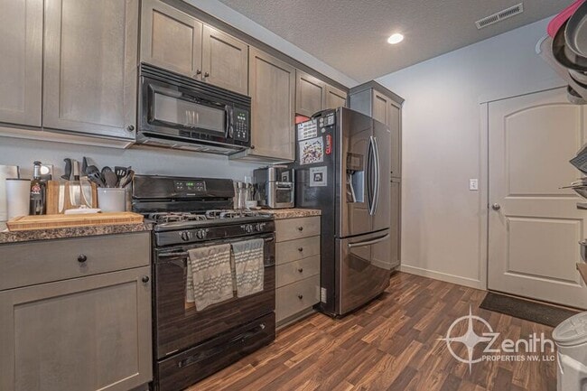 Building Photo - 5921 NE 48th St