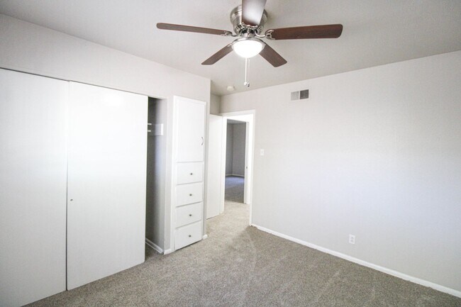 Building Photo - 1031 Fabulous Dr