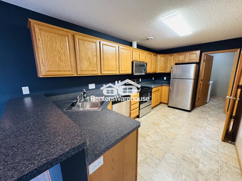 Building Photo - 17119 Eastwood Ave