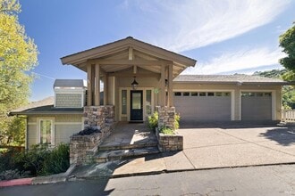 Building Photo - 43 Baywood Terrace