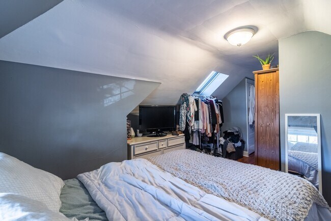 Building Photo - 322 Paxson Ave