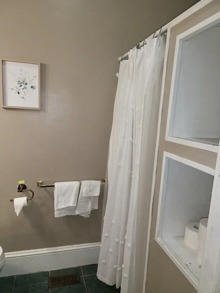 Building Photo - 200 Clisby Plz