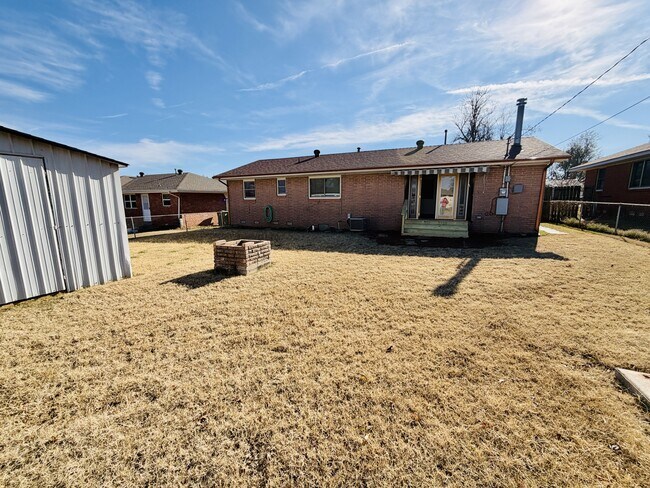 Building Photo - 29 Glenda Dr