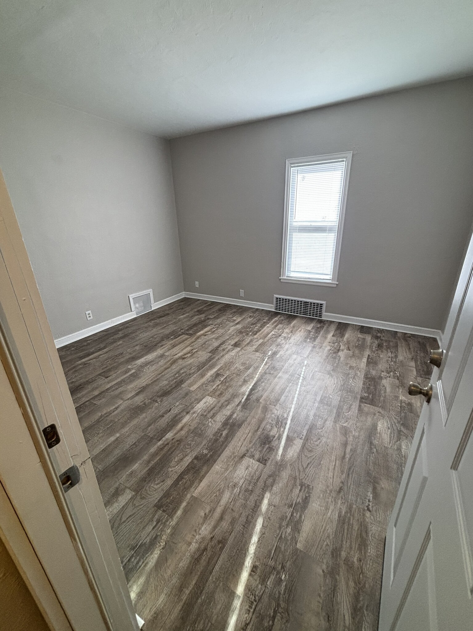 Building Photo - 472 Case Ave