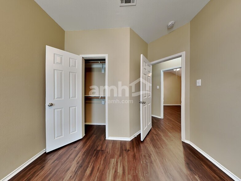 Building Photo - 265 Firwood N