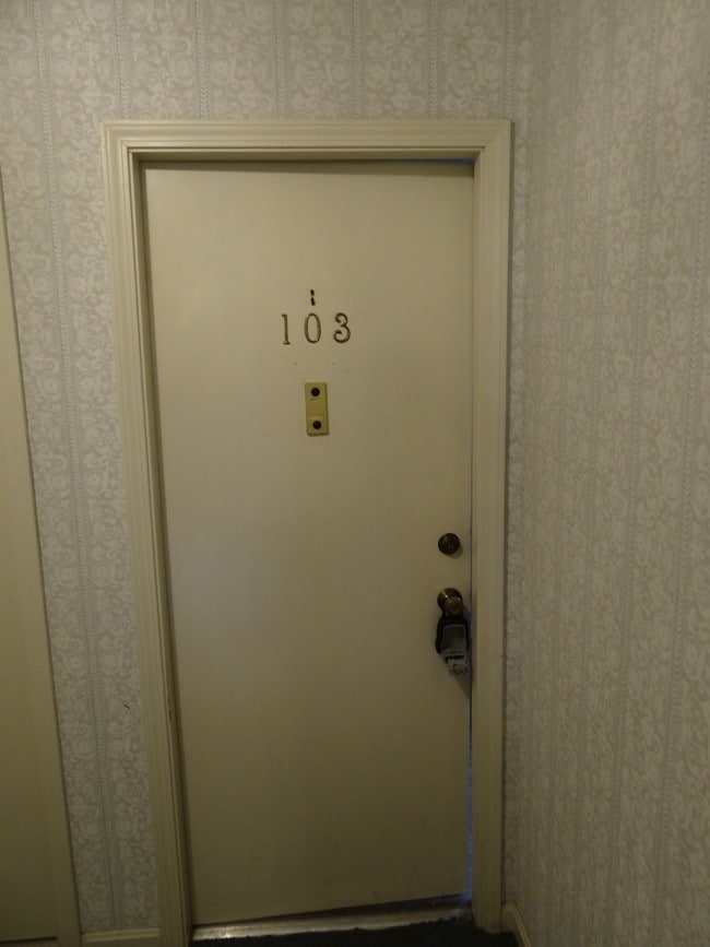 Building Photo - 300 Stonehenge Drive, Unit 103