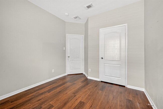 Building Photo - 5615 Brookhollow Oaks Trail