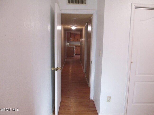 Building Photo - 1311 E San Antonio Ave