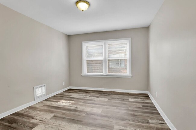 Building Photo - 397 S Chase Ave