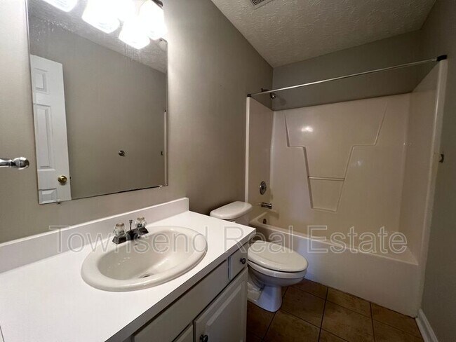 Building Photo - 3539 Harrisburg Dr