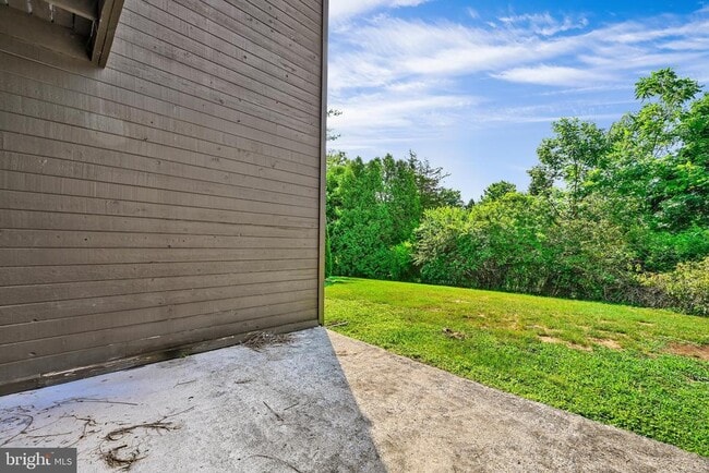 Building Photo - 1702 Village Rd