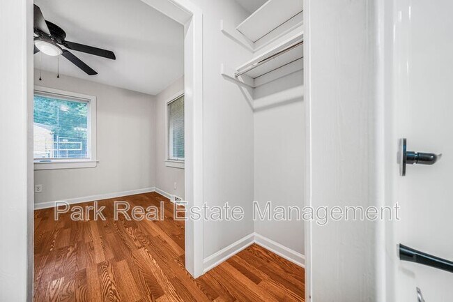 Building Photo - 221 Howell St