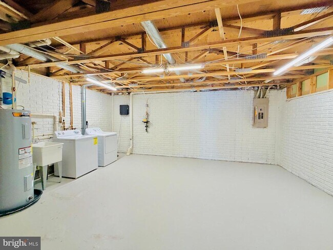 Building Photo - 6160 Majors Ln