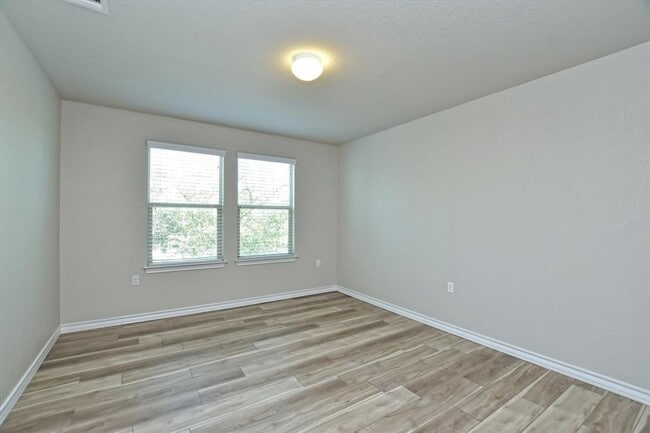 Building Photo - 11732 Saddle Rock Dr