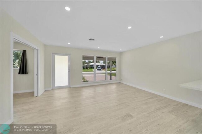 Building Photo - 2051 NE 60th St
