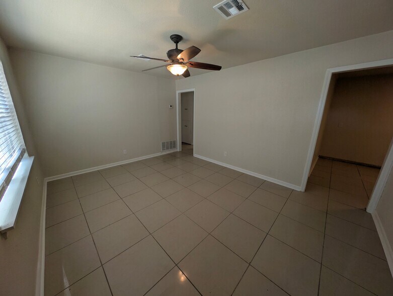 Building Photo - 717 S Midwest Blvd