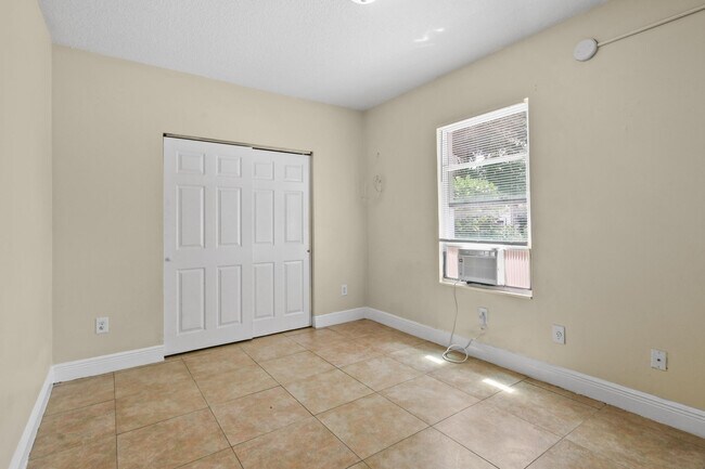 Building Photo - 3721 Henry Ave