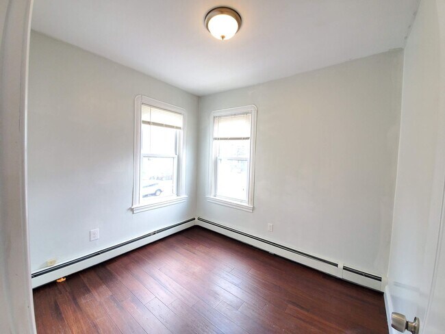 Building Photo - Fantastic 3 Bed 1 Bath, 1 Off Street Parki...