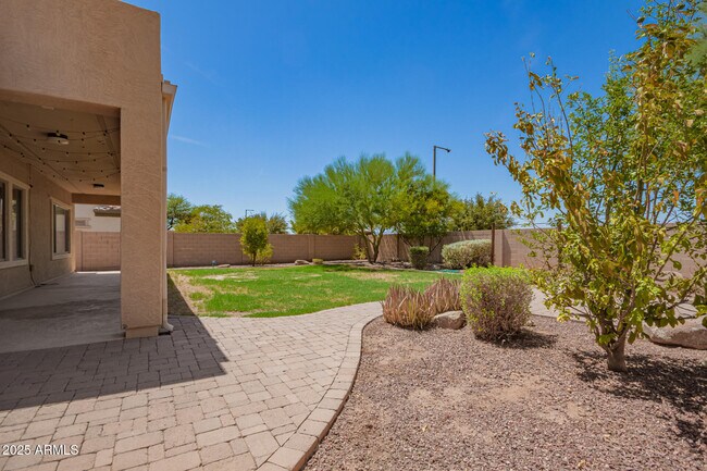 Building Photo - 15668 W Meadowbrook Ave