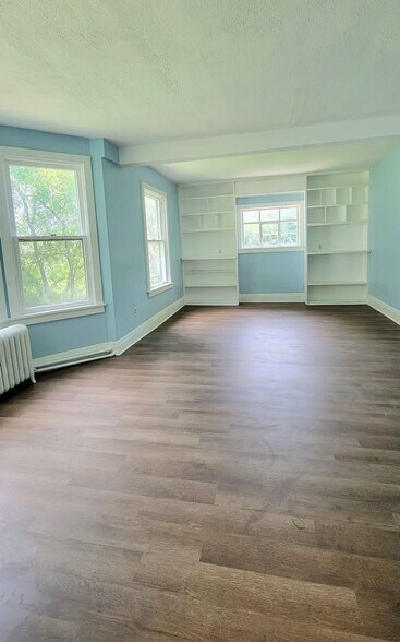 Oversized bedroom 2 - 1003 Middle Rd