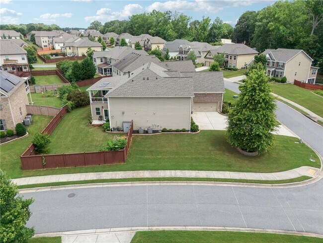 Building Photo - 915 Elmsbrook Ln