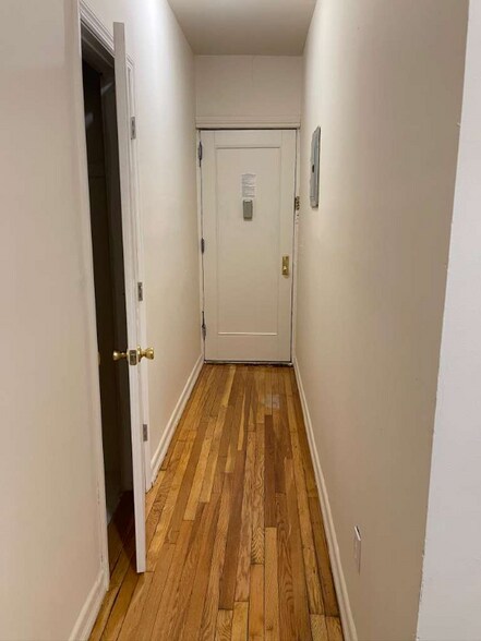 Building Photo - 3210 Kingsbridge Ave