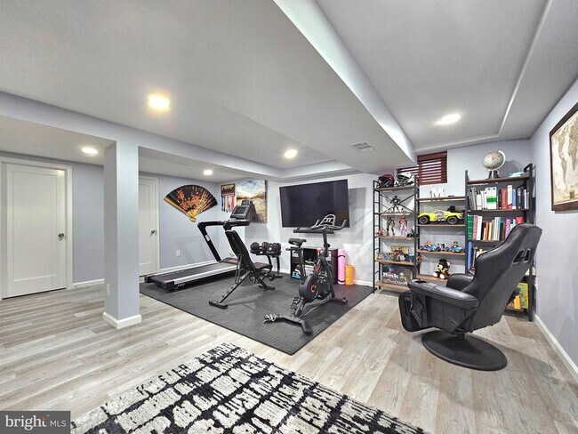 Building Photo - 5918 King James Dr