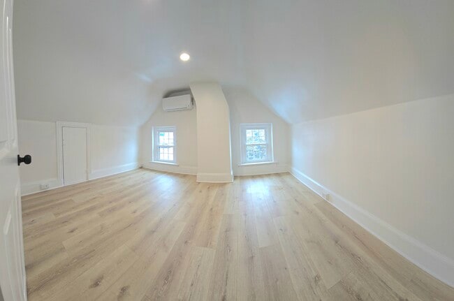 Building Photo - 225 N Main St