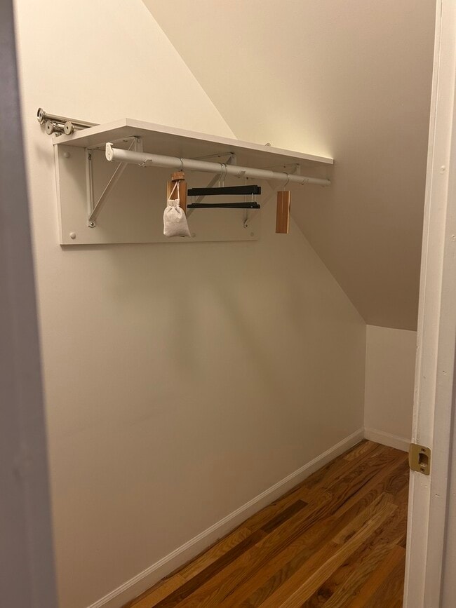 Building Photo - 3549 S King Dr