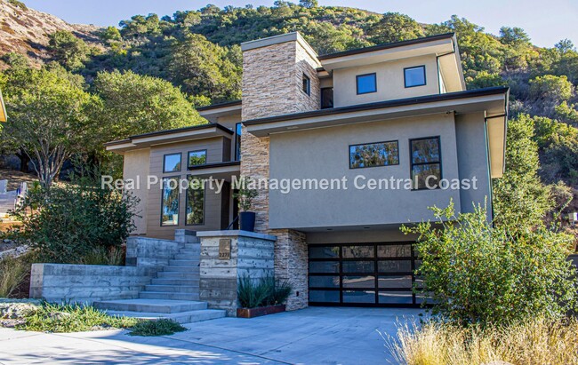 Primary Photo - AVAILABLE JANUARY - Fully Furnished Modern...