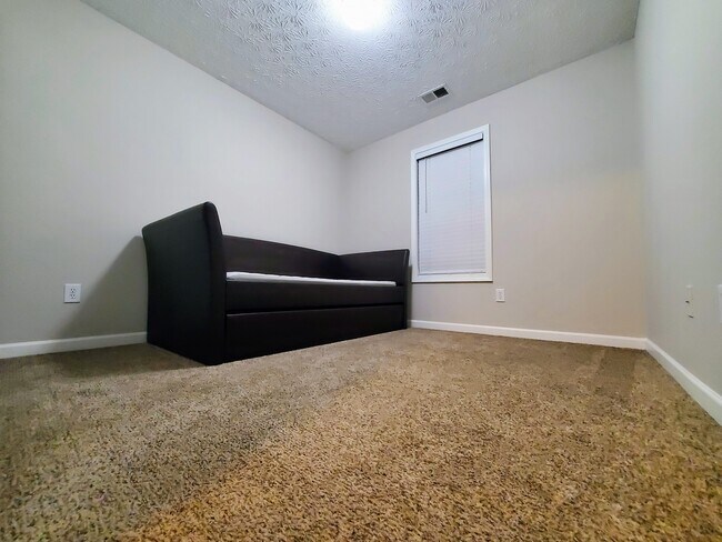 Building Photo - 401 Redwood Trail