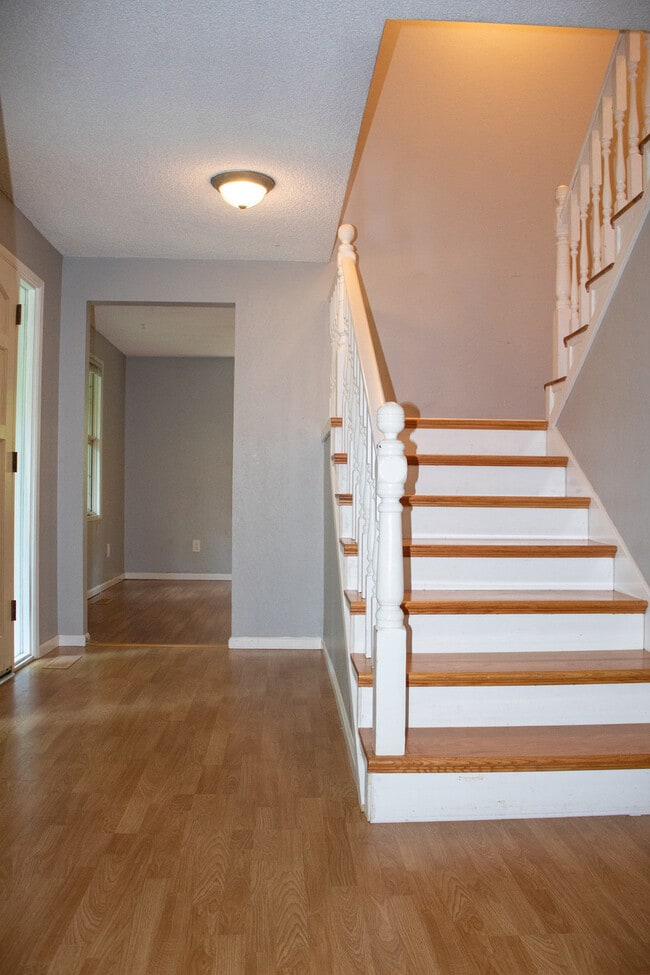 Building Photo - 7147 Mecklem Rd