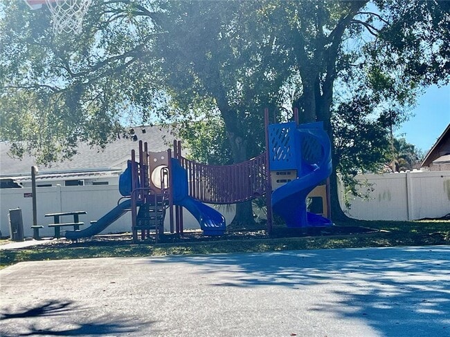 Building Photo - 945 Burlwood St