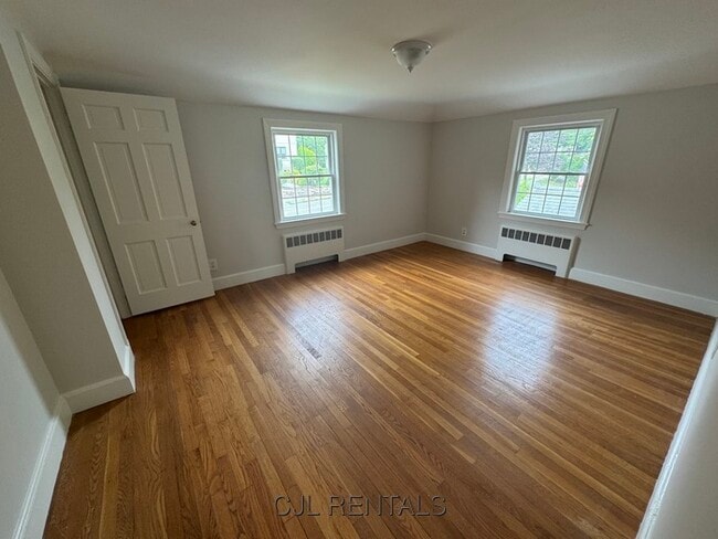 Building Photo - 161 Hunnewell St