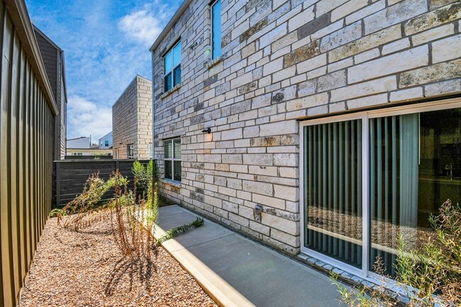 Building Photo - 23823 Cumberland Ridge Dr