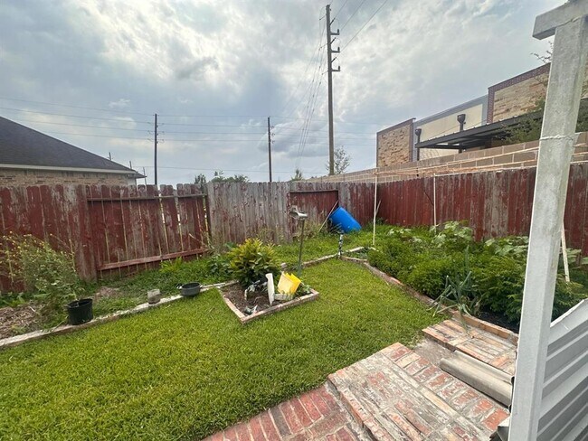 Building Photo - 2230 Argos Dr