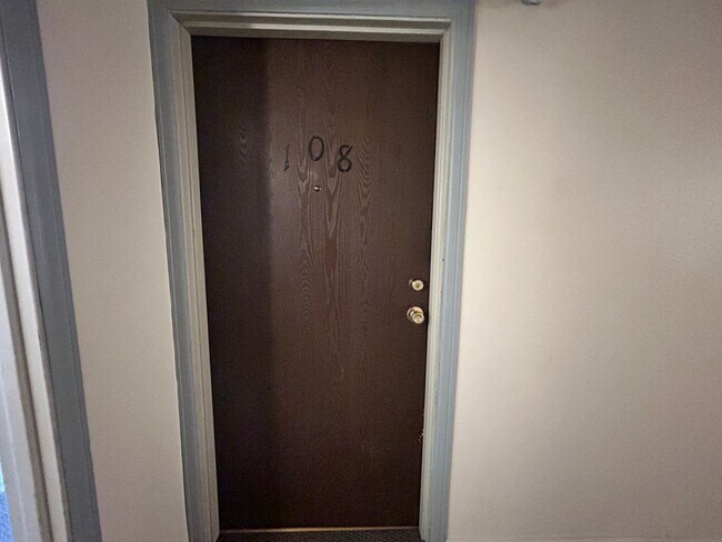 Building Photo - $0 DEPOSIT OPTION. STUNNING 2BED/1BATH CONDO IN HIGHLINE MEADOWS