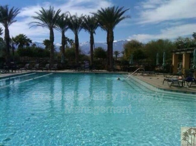 Building Photo - 532 Calle Vibrante