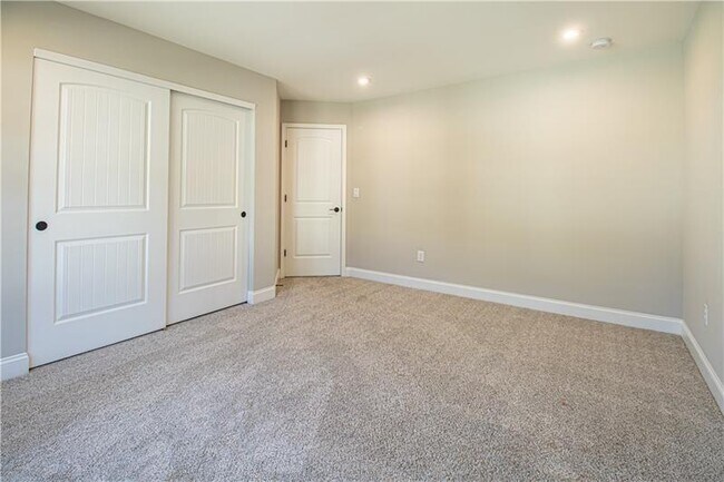 Building Photo - 7950 Welch Mill