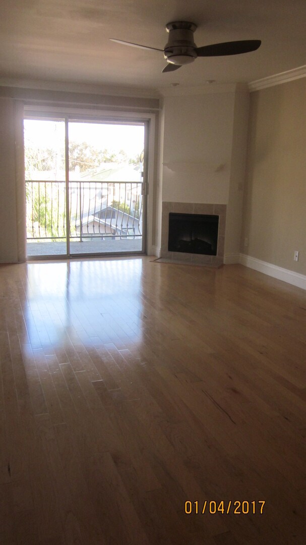 Building Photo - HILLCREST - 1 BED / 1 BATH TOP FLOOR CONDO.