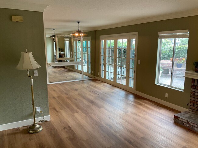 Building Photo - FOR LEASE 3 BEDROOM 2.5 BATH 2 Story Condo...