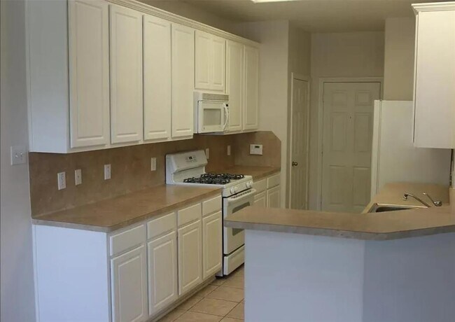 Building Photo - 13047 Peppergate Ln