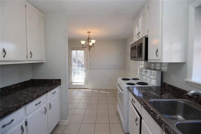 Building Photo - 9240 Nova Dr