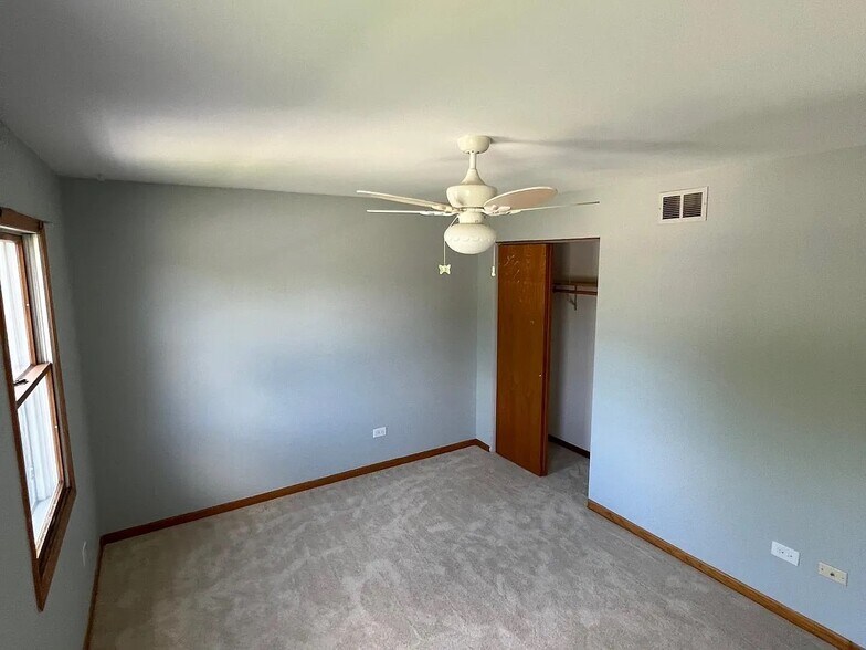 Building Photo - 3250 Longford Dr