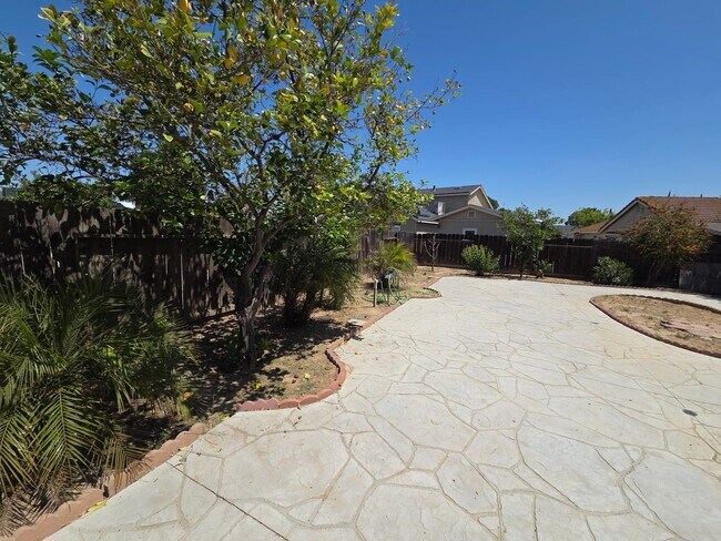 Building Photo - 3 bedroom/2bath home in quiet neighbothood